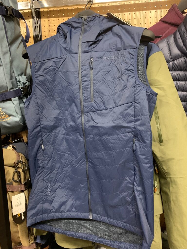 冬のレイヤリングでお悩みの方必見！lyngen Alpha90 Vestで快適な山行へ | Take-cast